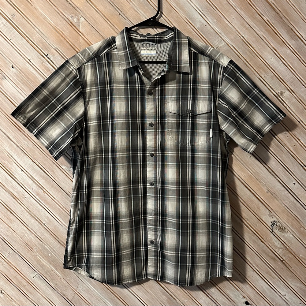 Columbia Men's Casual Black & Grey Plaid Shirt Button Down Short Sleeve